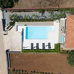 Feriehus With Heated Pool Podvrsje