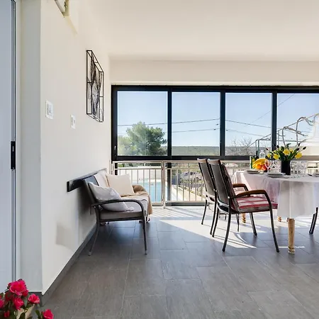 With Heated Pool * Podvršje