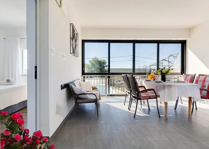 With Heated Pool * Podvršje