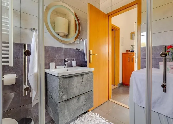 With Heated Pool 別荘