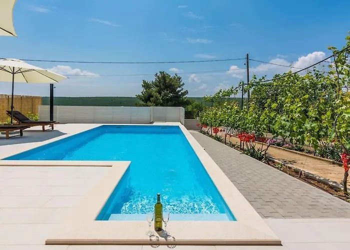 Feriehus With Heated Pool *