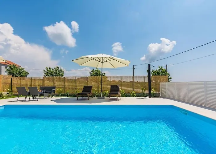 Feriehus With Heated Pool *