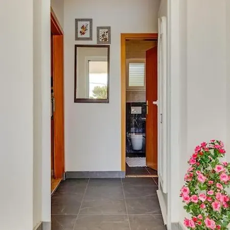 Vikendica With Heated Pool