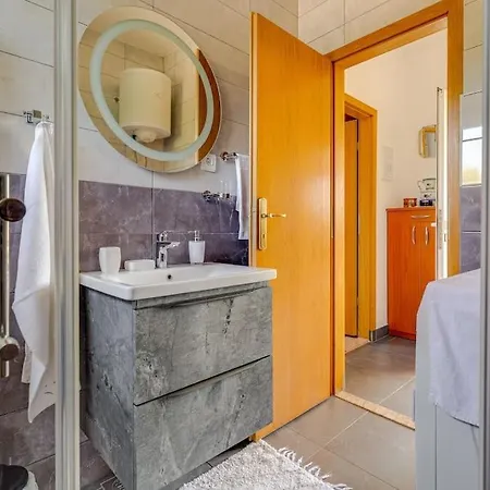 With Heated Pool Vikendica