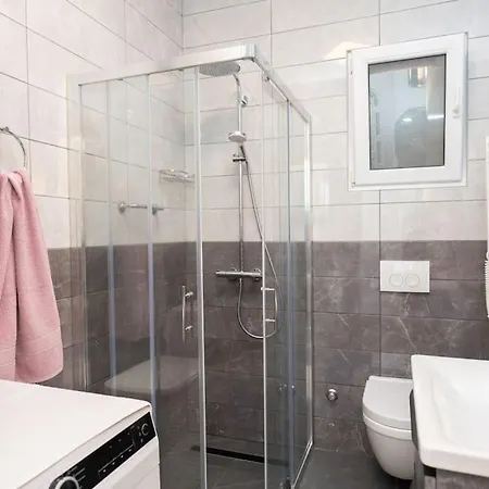 Vikendica With Heated Pool