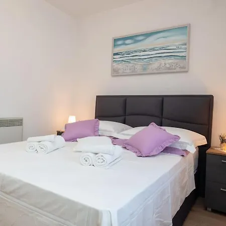 With Heated Pool Vikendica