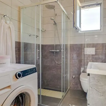 With Heated Pool * Podvrsje