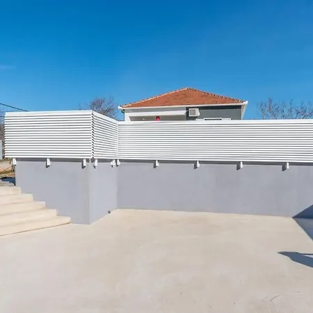 With Heated Pool Vikendica