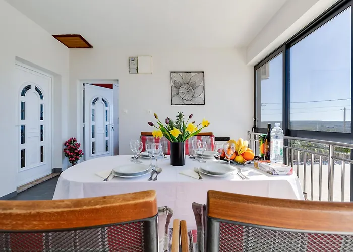 With Heated Pool * Podvršje