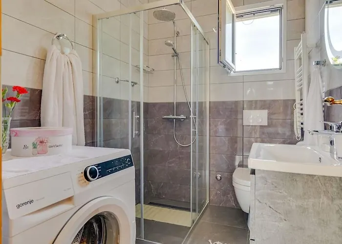 With Heated Pool * Podvršje