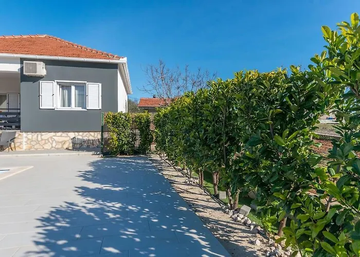 With Heated Pool Podvršje